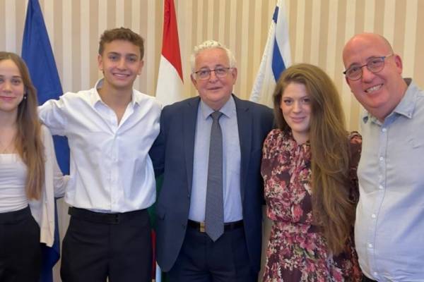 Hidak Izrael és a magyar zsidóság között – négy új ShinShin érkezett Budapestre